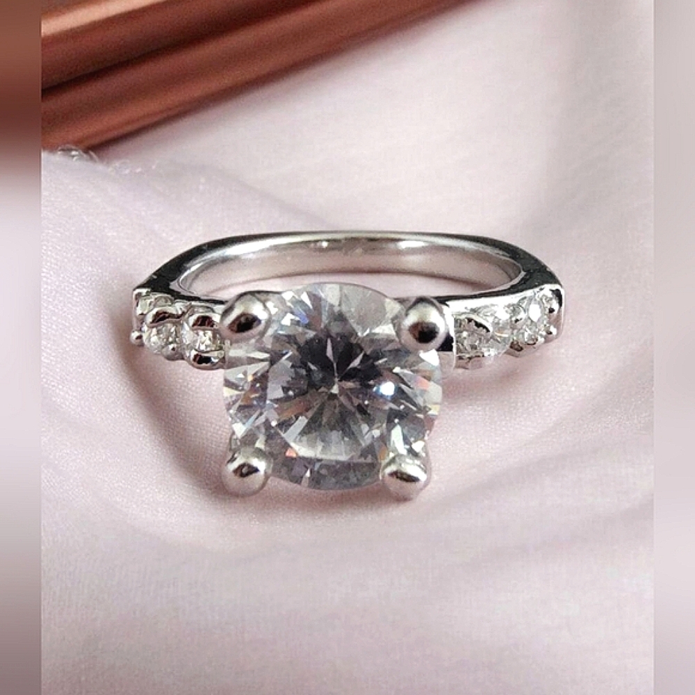 Elegant Silver-Plated Ring with Round Cut Stones Size 5.75